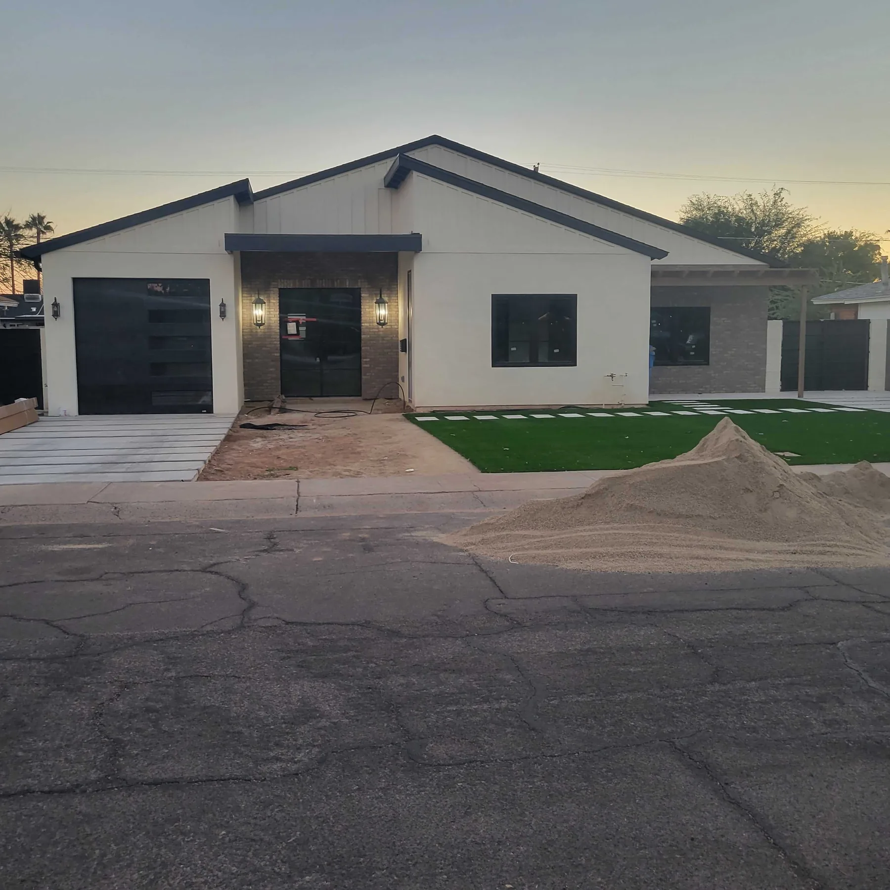 Custom driveway concrete design by ACI Construction Group LLC in Phoenix